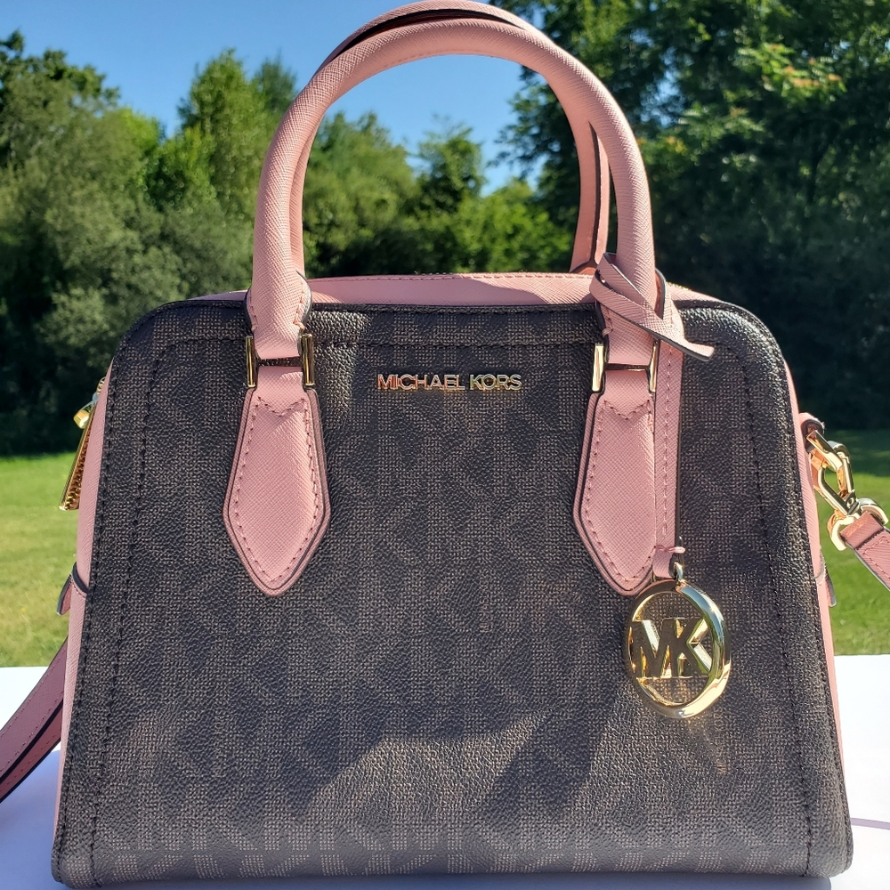 NWT Michael Kors shoulder bag.